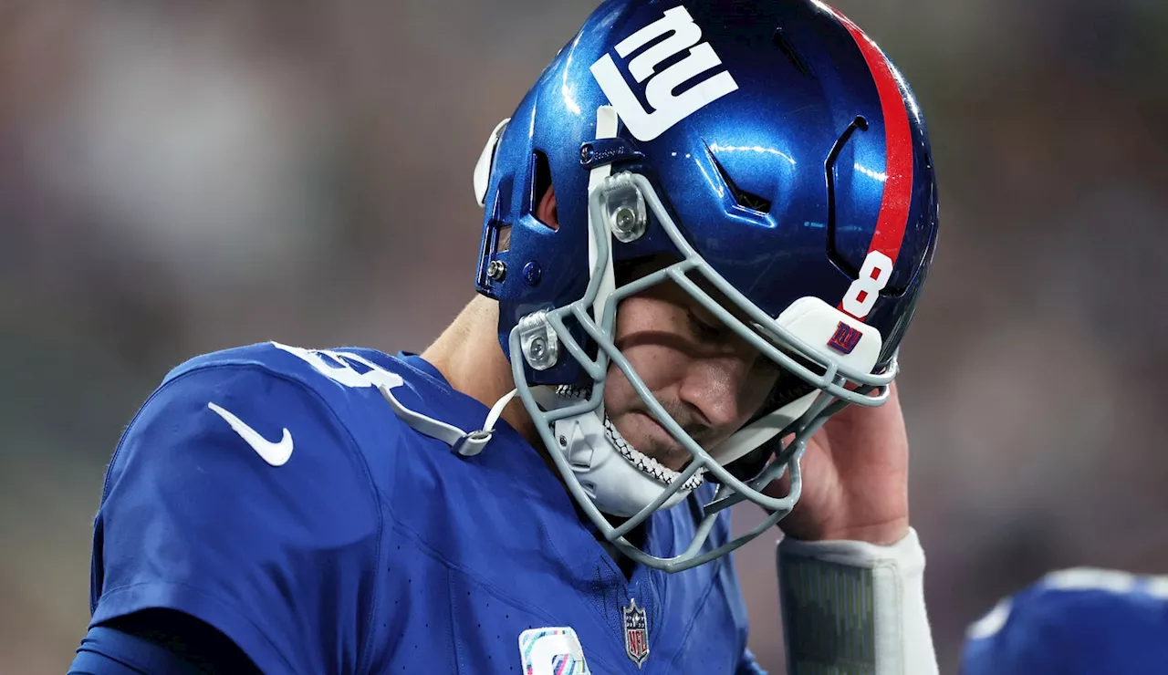 Giants QB Daniel Jones leaves game vs. Raiders with knee injury; may have torn ACL