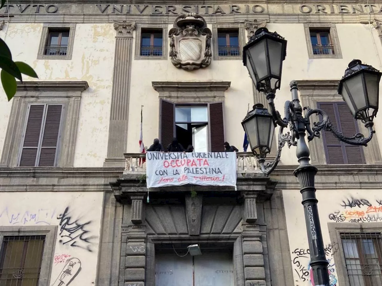 'Fino alla vittoria'. Collettivi rossi occupano l'università orientale di Napoli a sostegno dei palestinesi