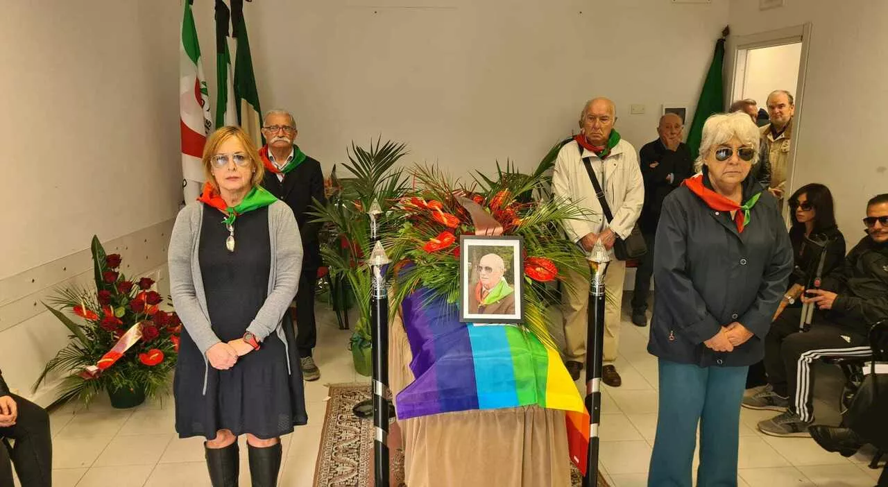 Terni, grande partecipazione al funerale laico del partigiano Alvaro Valsenti: «Ci ha insegnato che la lotta p