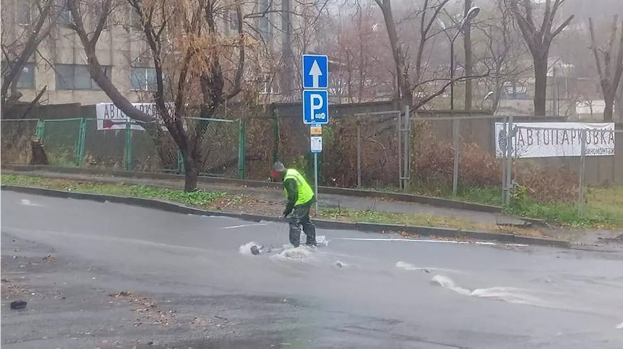 Во Владивостоке ликвидируют подтопления из-за осадков