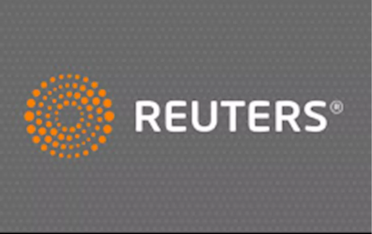 Dollar extends drop, still vulnerable after Fed