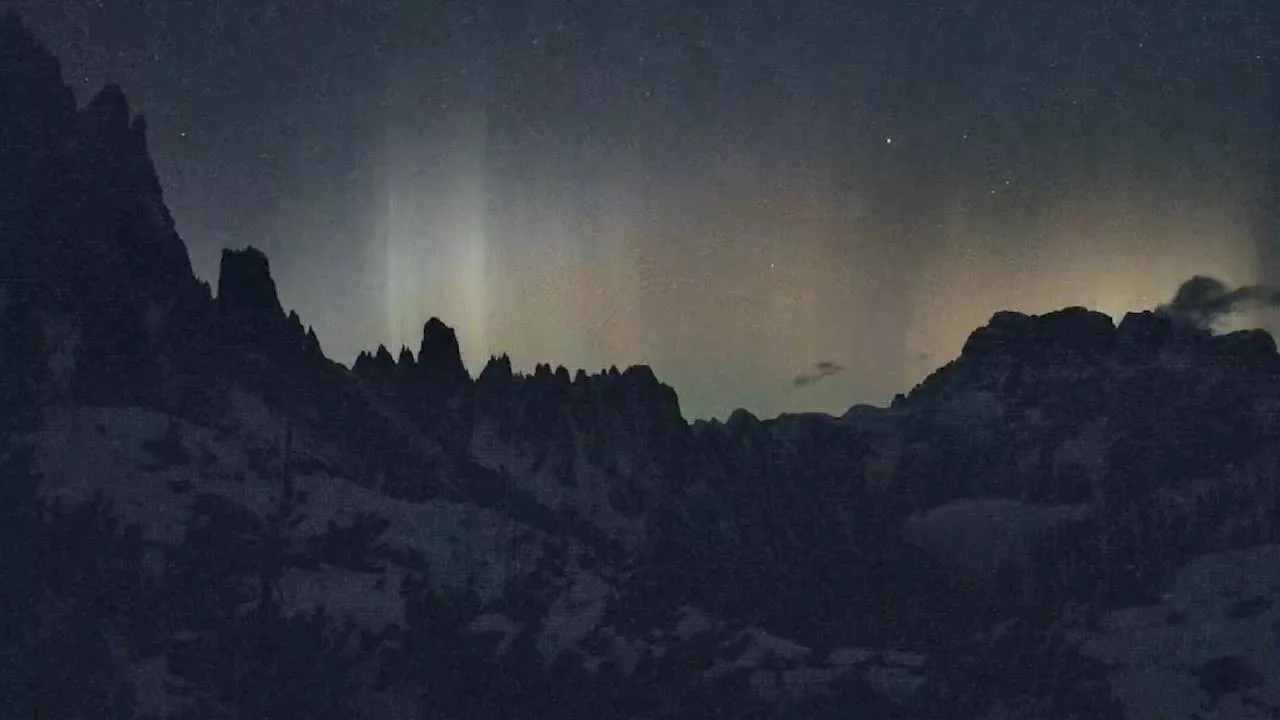 L'aurora boreale sul Piemonte e Nord Italia: lo spettacolo dalle webcam in pianura e montagna