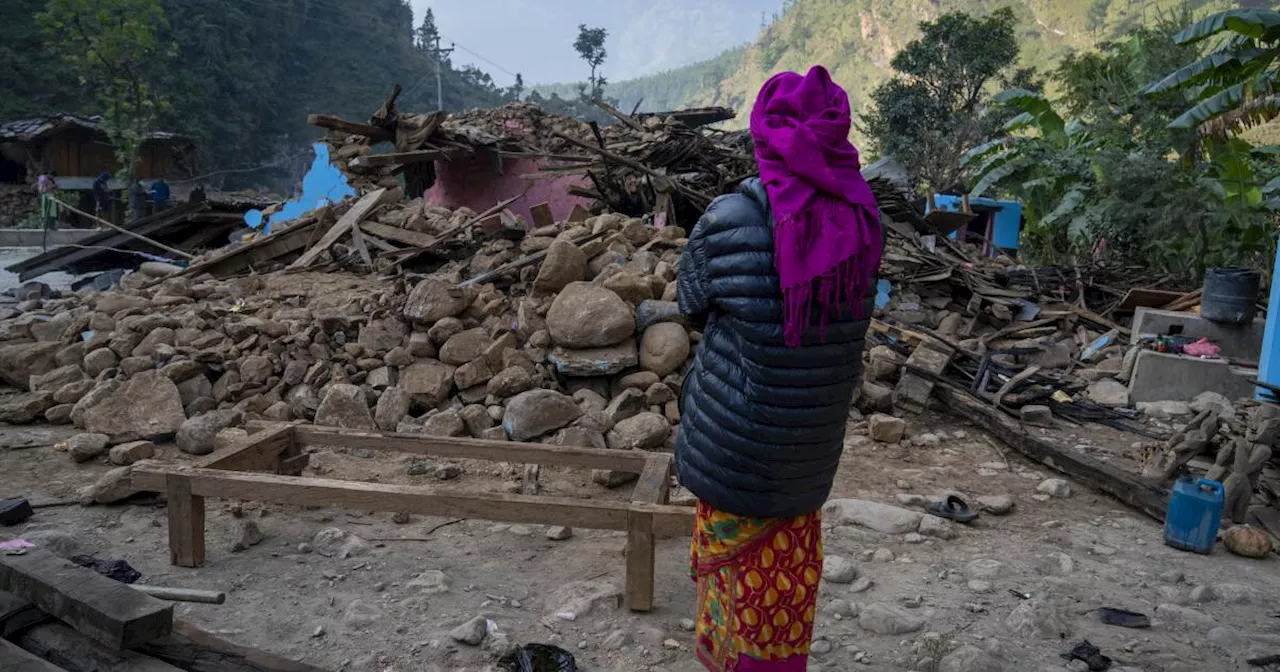 Aid trickles into villages struck by deadly earthquake in Nepal