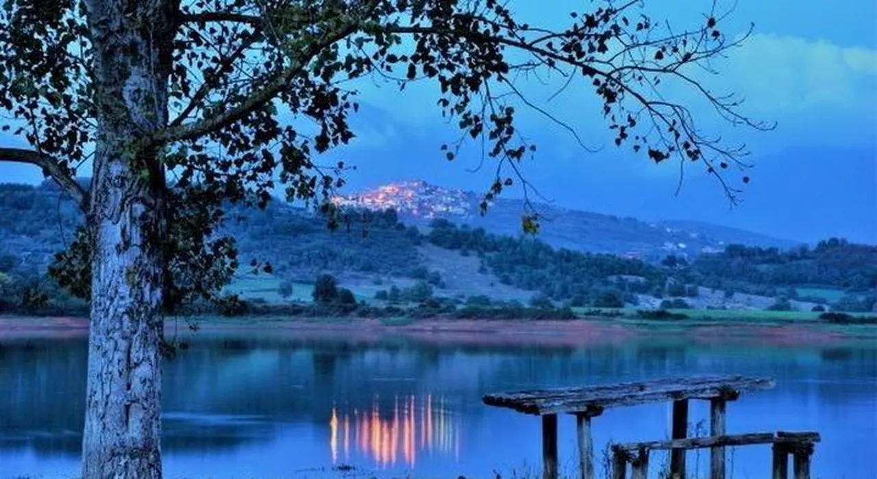 Il lago di Canterno e il mistero del livello dell'acqua: ecco perché è chiamato lago fantasma