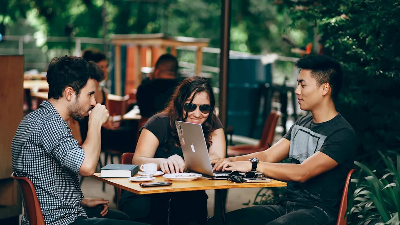 Gen Z Adalah Generasi yang Terlahir dengan Gadget, Siap-siap Dihadapkan dengan Perubahan