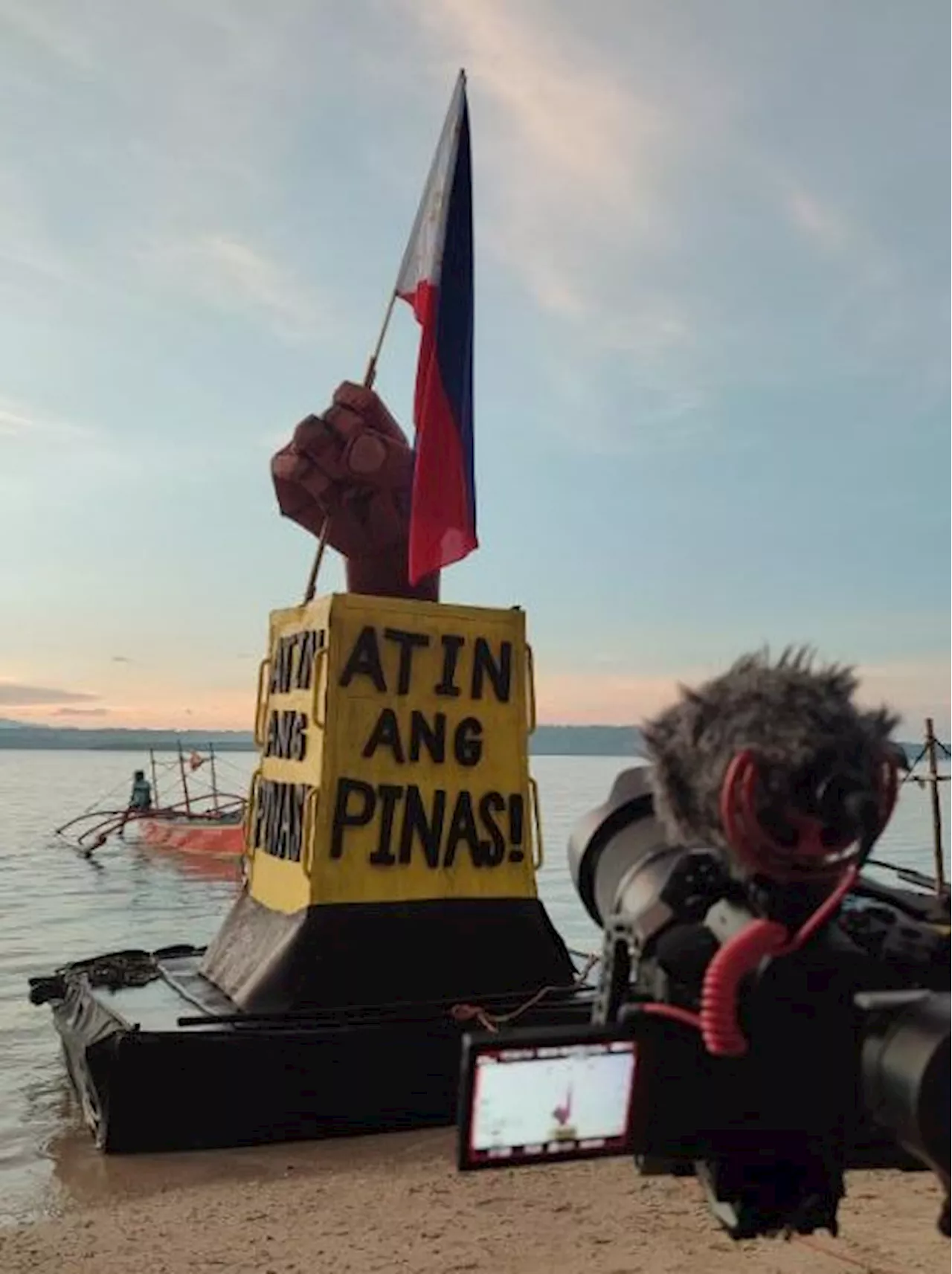 Masinloc fishermen 'hungry and angry' with China sail a giant buoy effigy