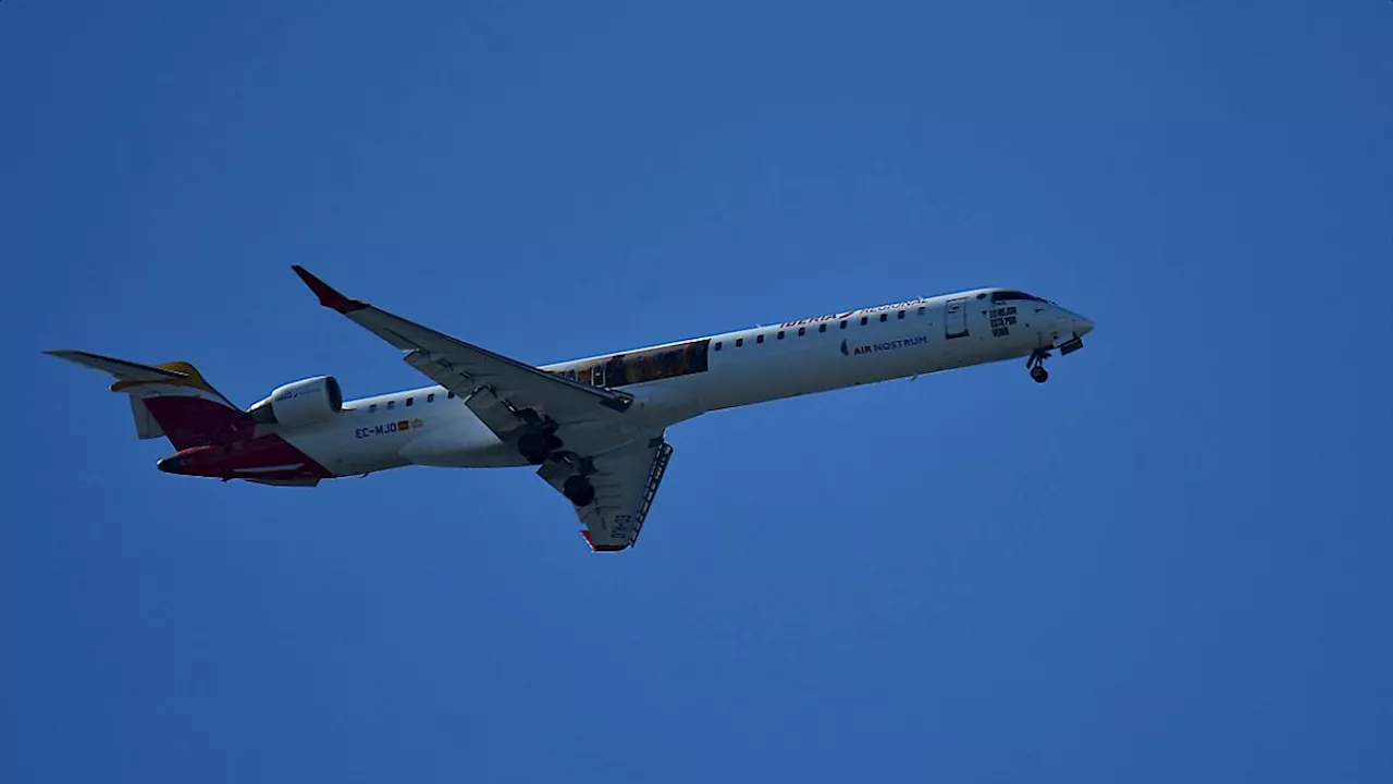 FC Sevilla krass bevorzugt: Fußballer schnappen Urlaubern das Flugzeug weg