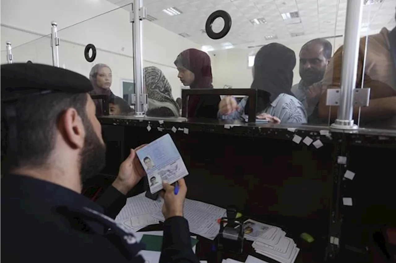 In the news today: Canadians in Gaza still waiting to cross into Egypt