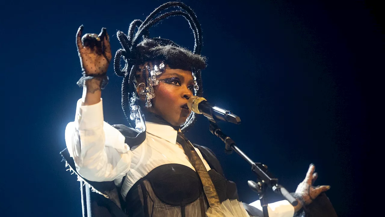 Lauryn Hill Addresses Her Lateness at Los Angeles Show