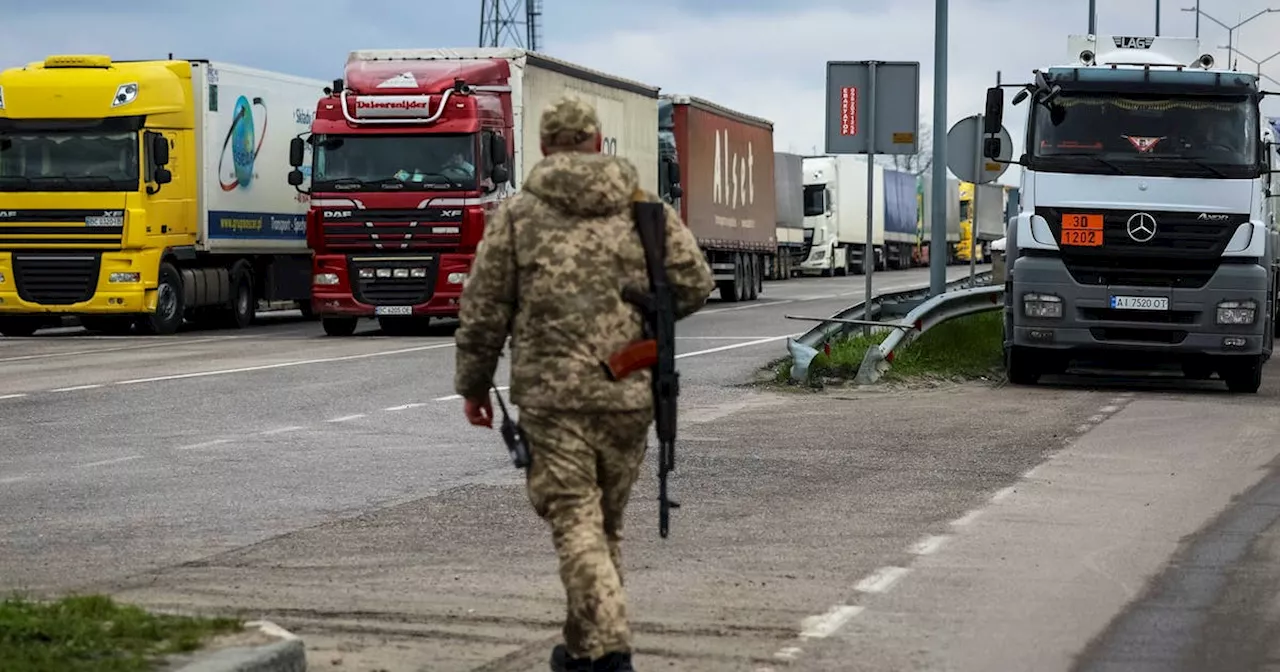 Polish truckers block Ukraine border crossings over loss of business