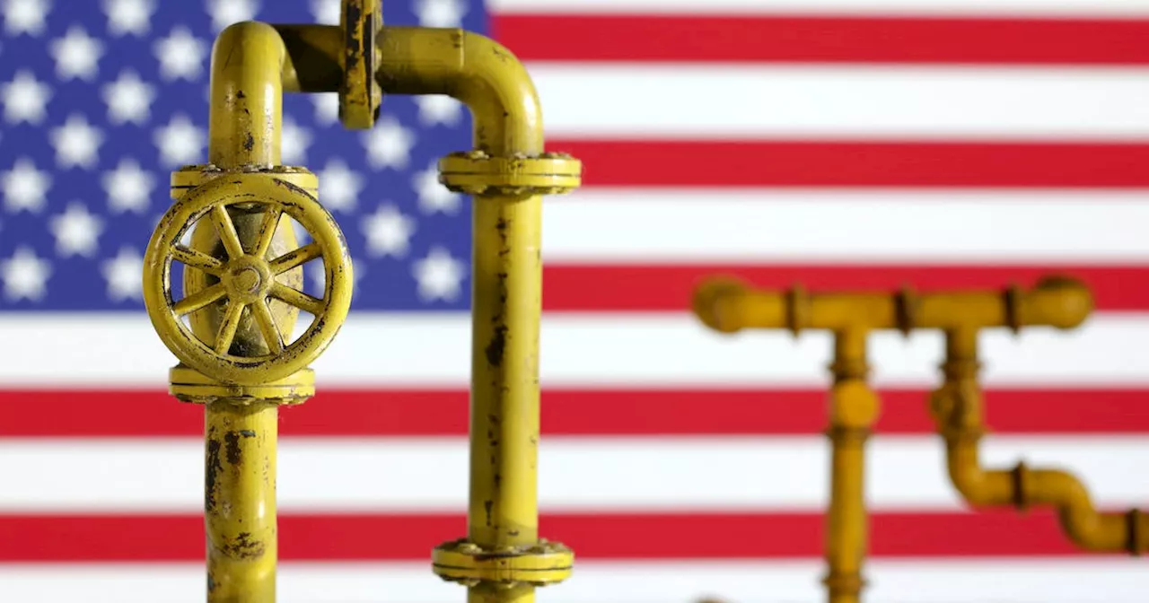 US natgas prices drop 7% on record output, mild weather