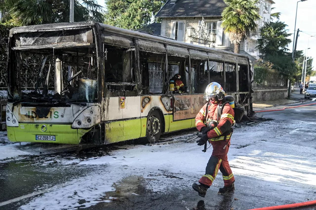 « Tout est allé très très vite » : à Pau, un bus Idélis détruit par les flammes