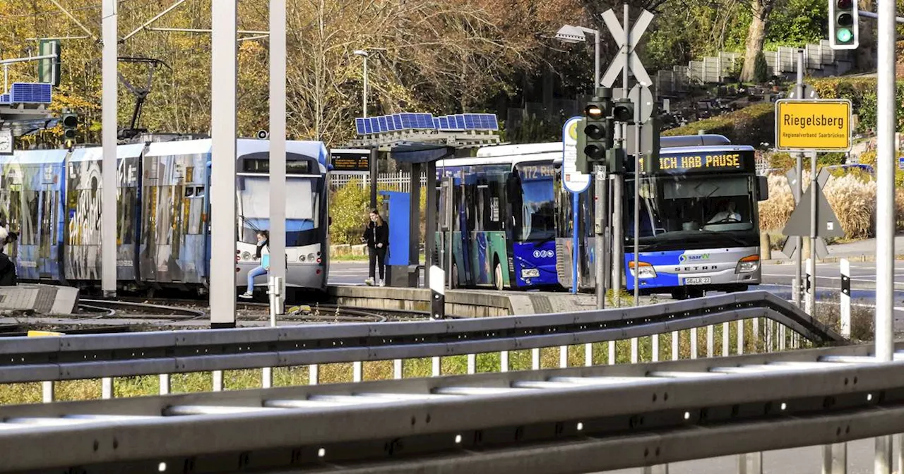 Saarbrücken und Riegelsberg​: Die Saarbahn rollt wieder