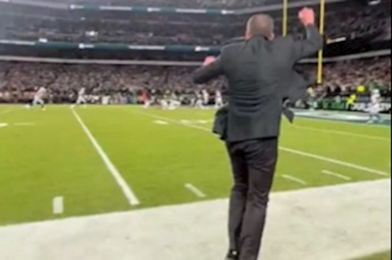 Philadelphia GM Howie Roseman’s incredibly passionate reaction to final play of Eagles-Cowboys...