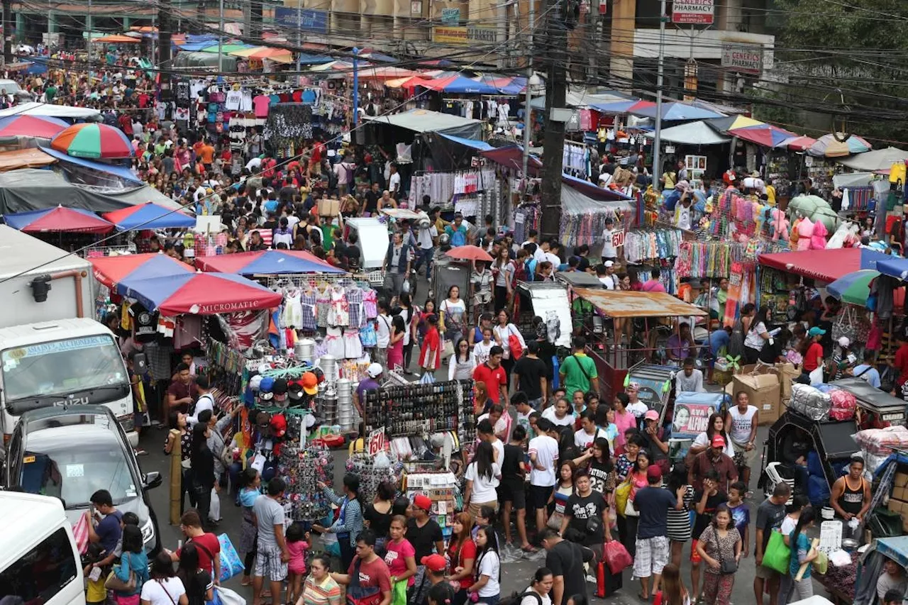 Fewer Filipinos believe PH headed in right direction