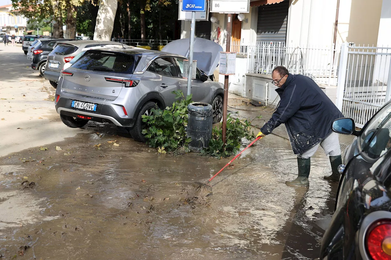 Italia ancora alle prese con il maltempo, è allerta anche oggi. Toscana alle prese con danni, fango e rifiuti