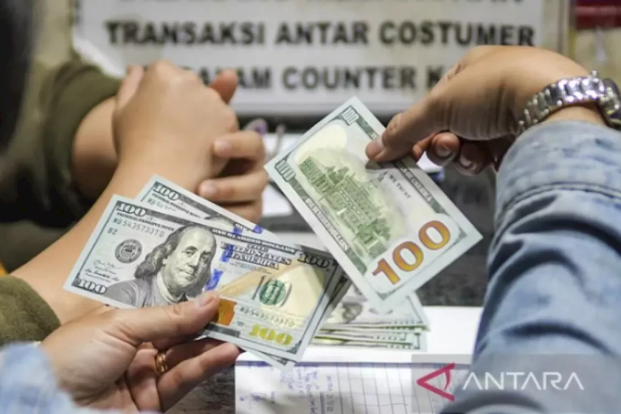 Dolar AS menguat seiring investor nantikan pidato Ketua Fed