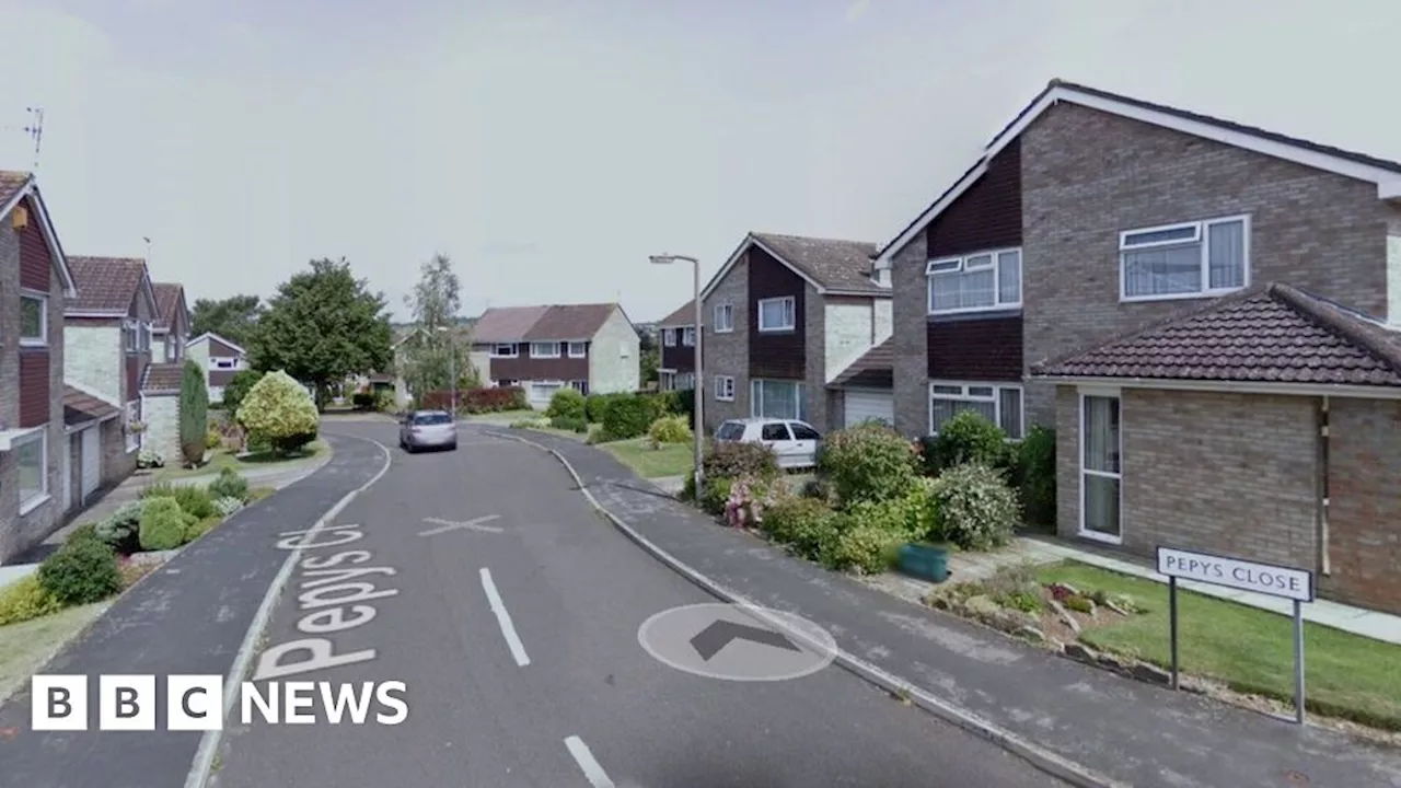 Woman dies after crashing into lamppost in Saltford