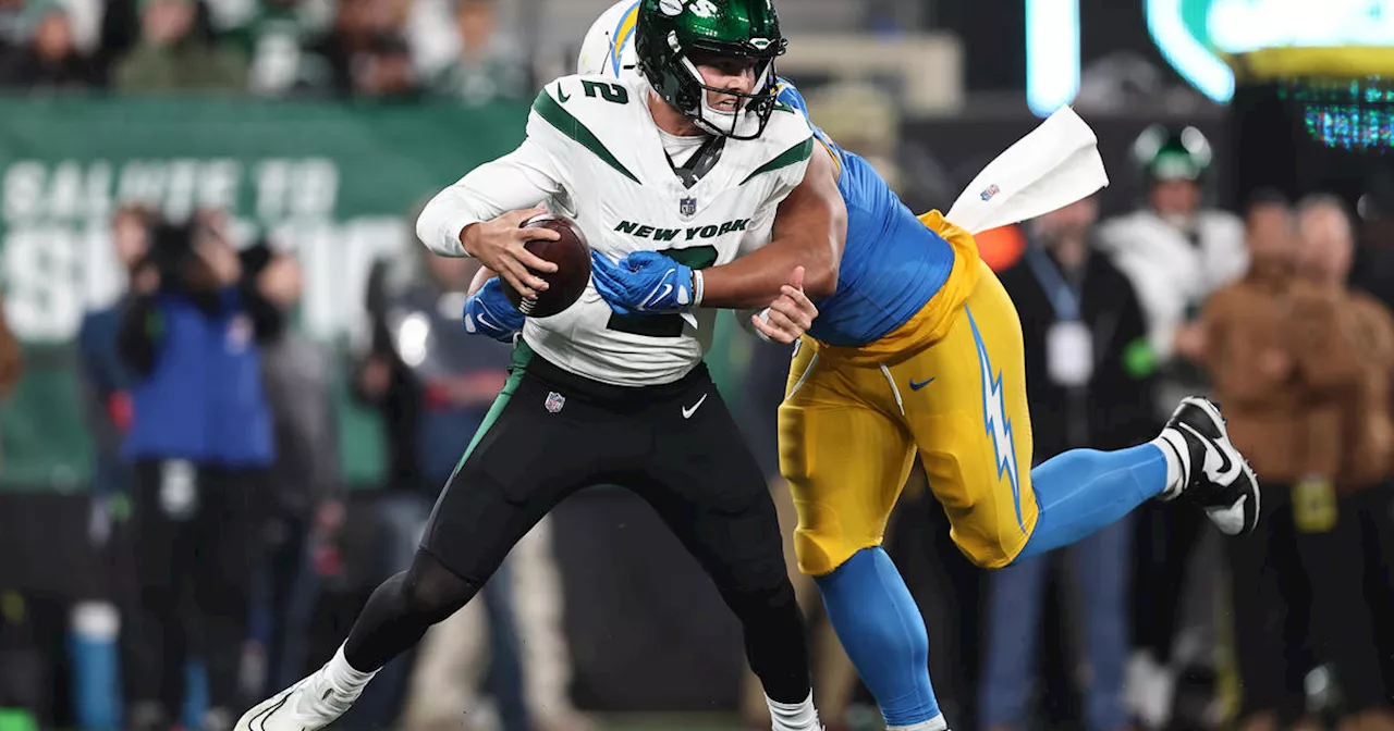 Zach Wilson sacked 8 times, Jets commit 3 turnovers in brutal loss to Chargers