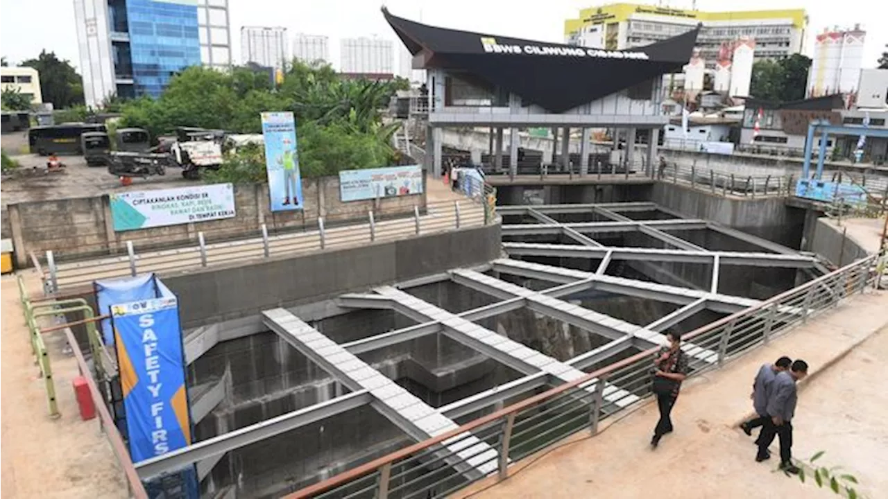 Puluhan RT Banjir, Heru Budi Perbaiki Operasional Sodetan Ciliwung