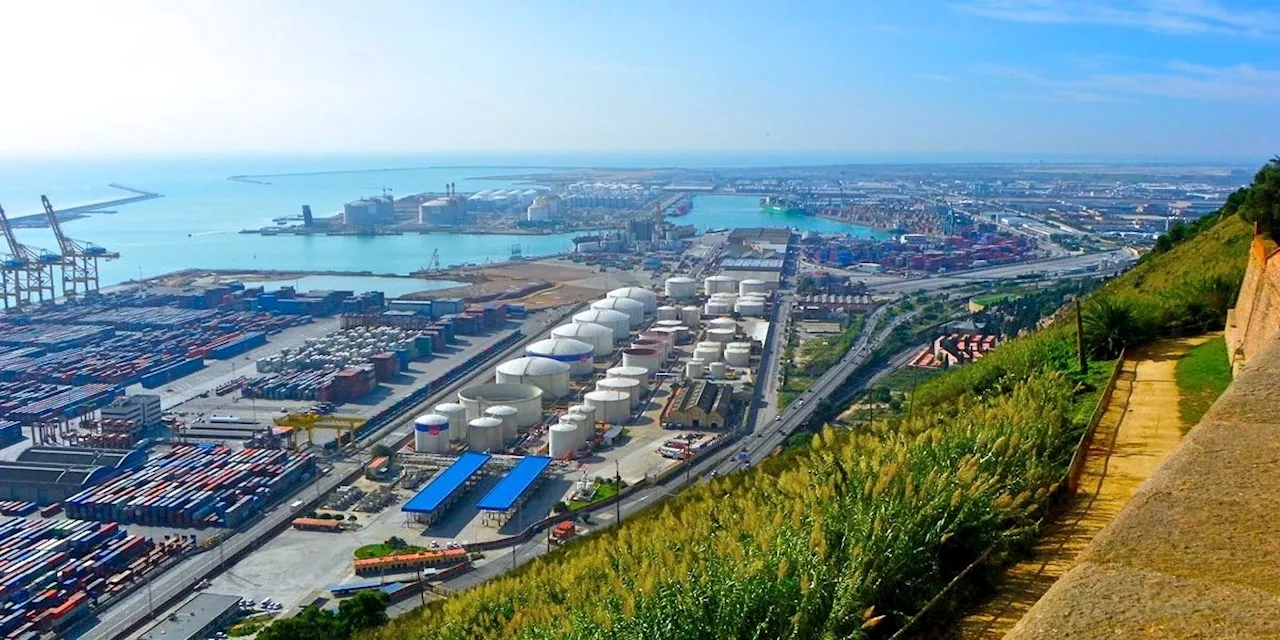 Barcelona Dockworkers Vow Not to Load Weapons for Israel or Any Conflict Zone