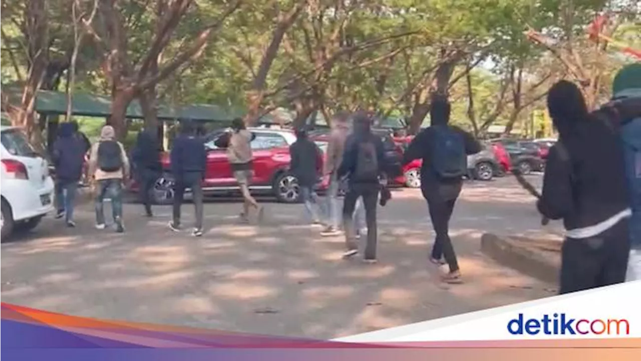 Kericuhan Pecah di Kampus UMI Makassar, Sejumlah Orang Bawa Balok-Parang