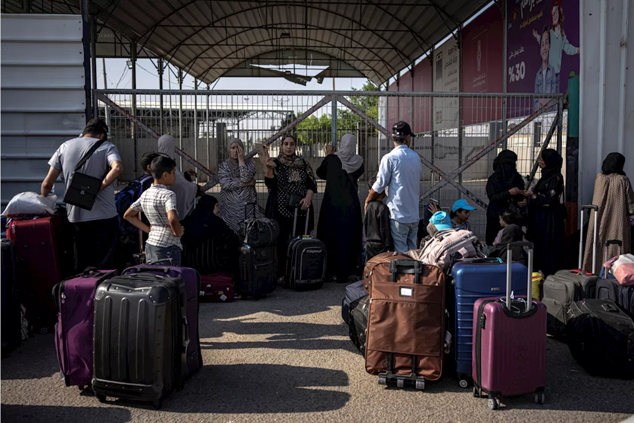 Hundreds gather at Rafah to escape from Gaza