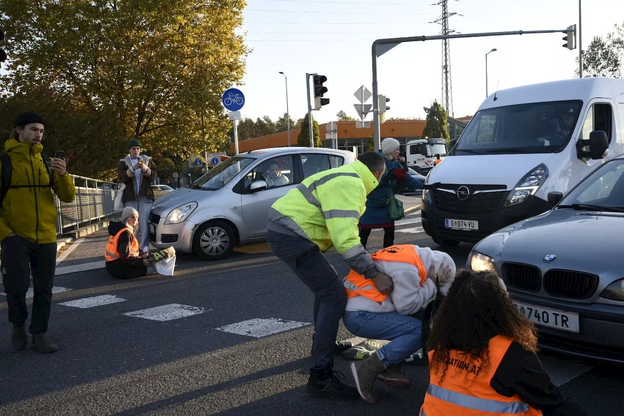 Klima-Kleber blockieren Landeshauptstadt, Mann packt an