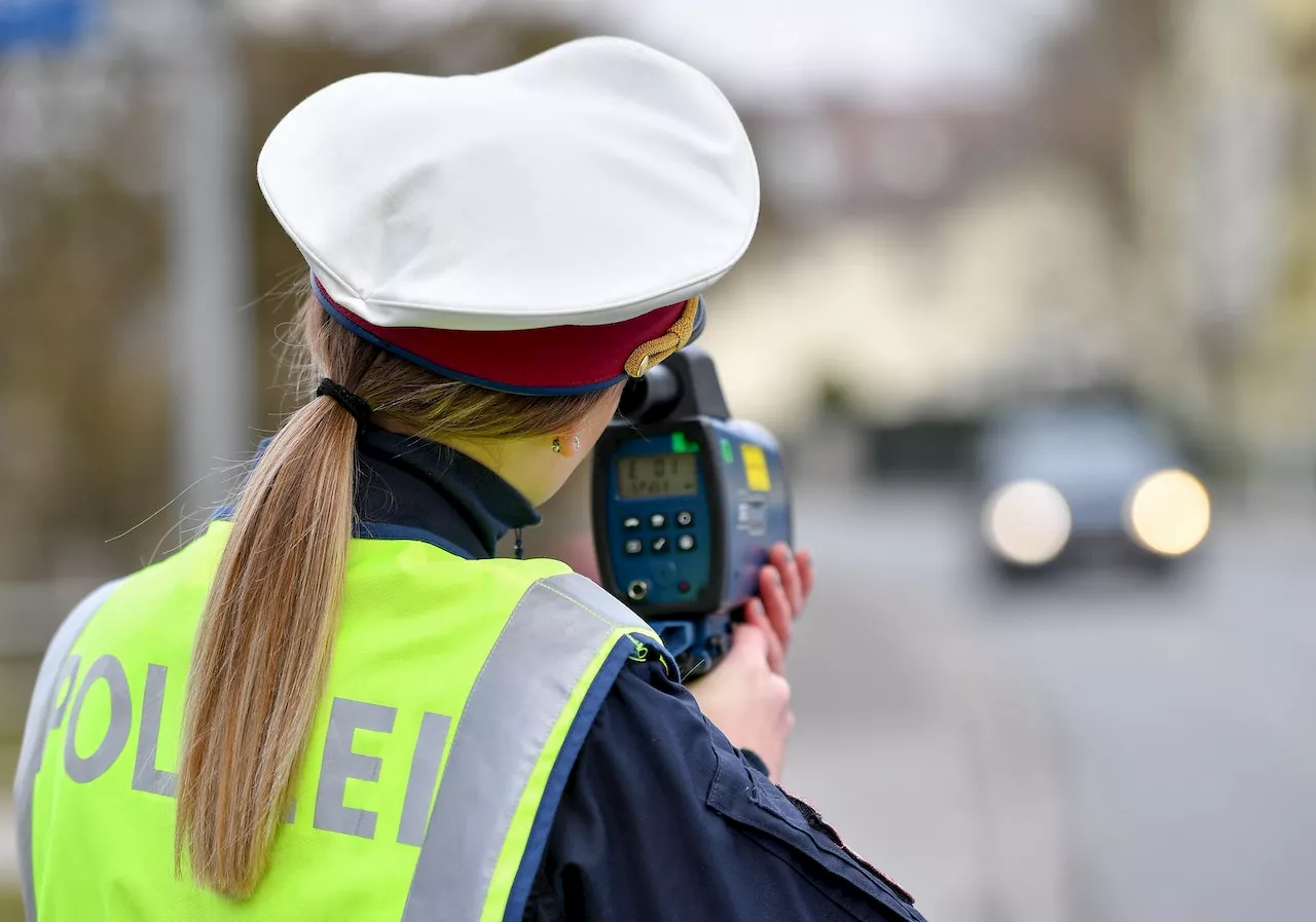 Raser glühte mit 159 km/h durch Tempo-30-Zone