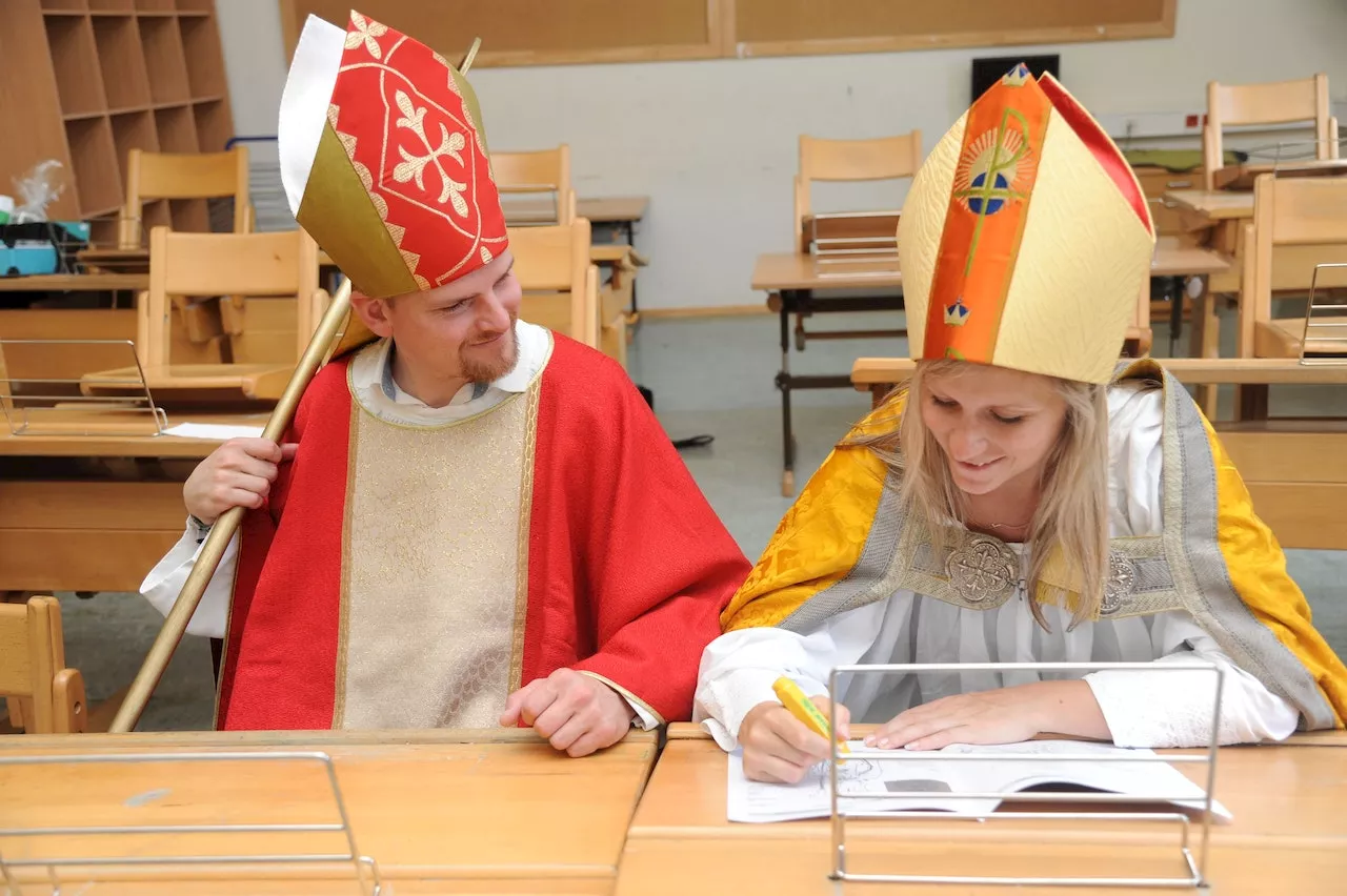 Wenn der Nikolaus die Schulbank drücken muss