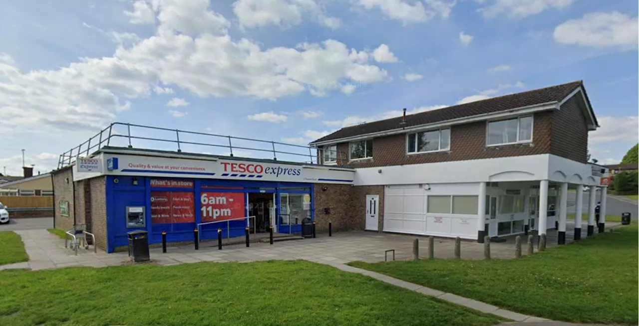 Tesco burglars threaten officers and damage police car before fleeing scene in Warminster