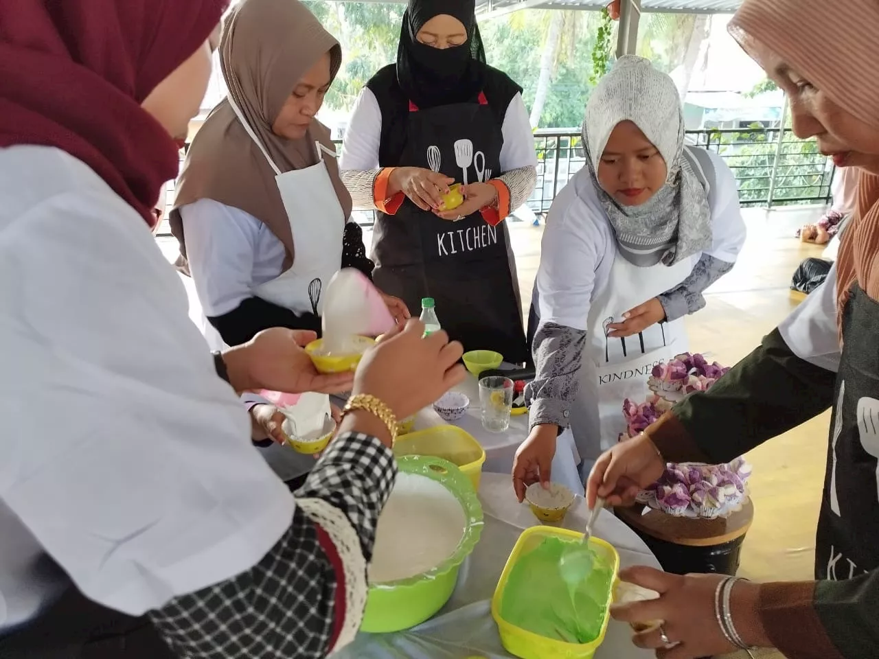 Kelas Memasak dari Mak Ganjar Bikin Ibu-Ibu di Sumenep Punya Peluang Usaha Baru