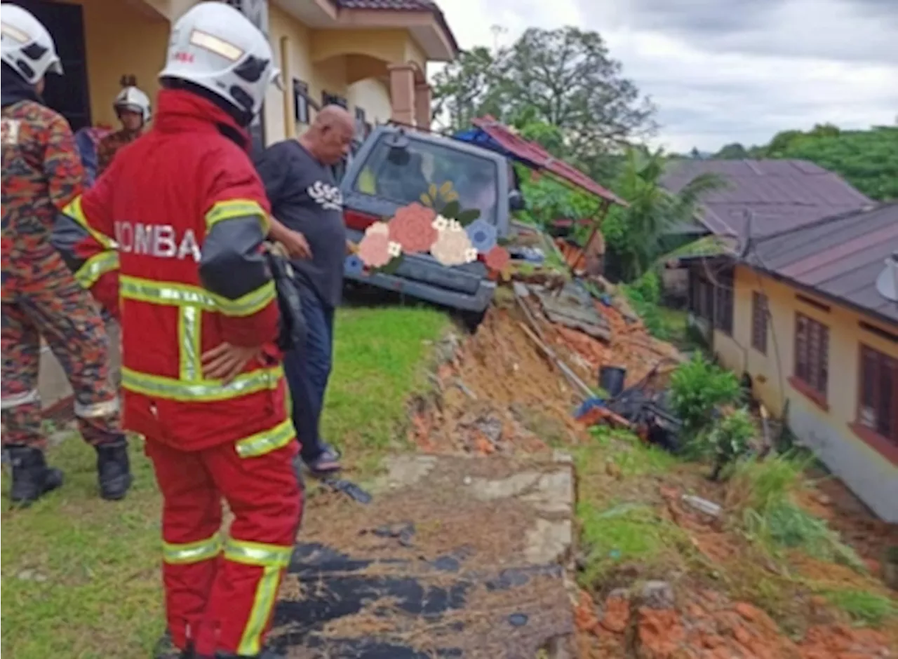 Perak Fire and Rescue Dept: Three including elderly woman escape unhurt in Manjoi landslip