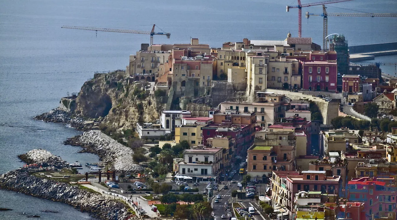 Campi Flegrei, Musumeci: prepararsi all'innalzamento dell'allerta, l'abbandono della zona tra condizioni da considerare