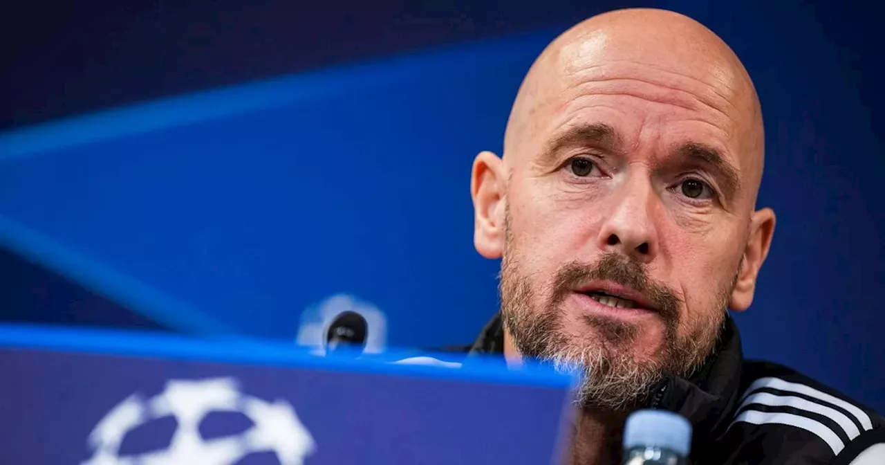 Erik ten Hag speaking with Rasmus Hojlund amid Manchester United form