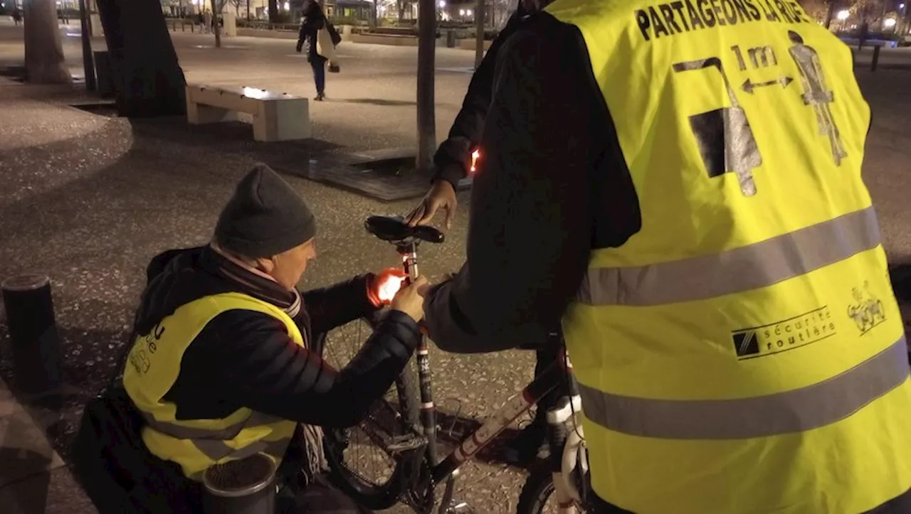 Nîmes : la fête des lucioles convie les cyclistes nîmois à un tour de ville éclairé