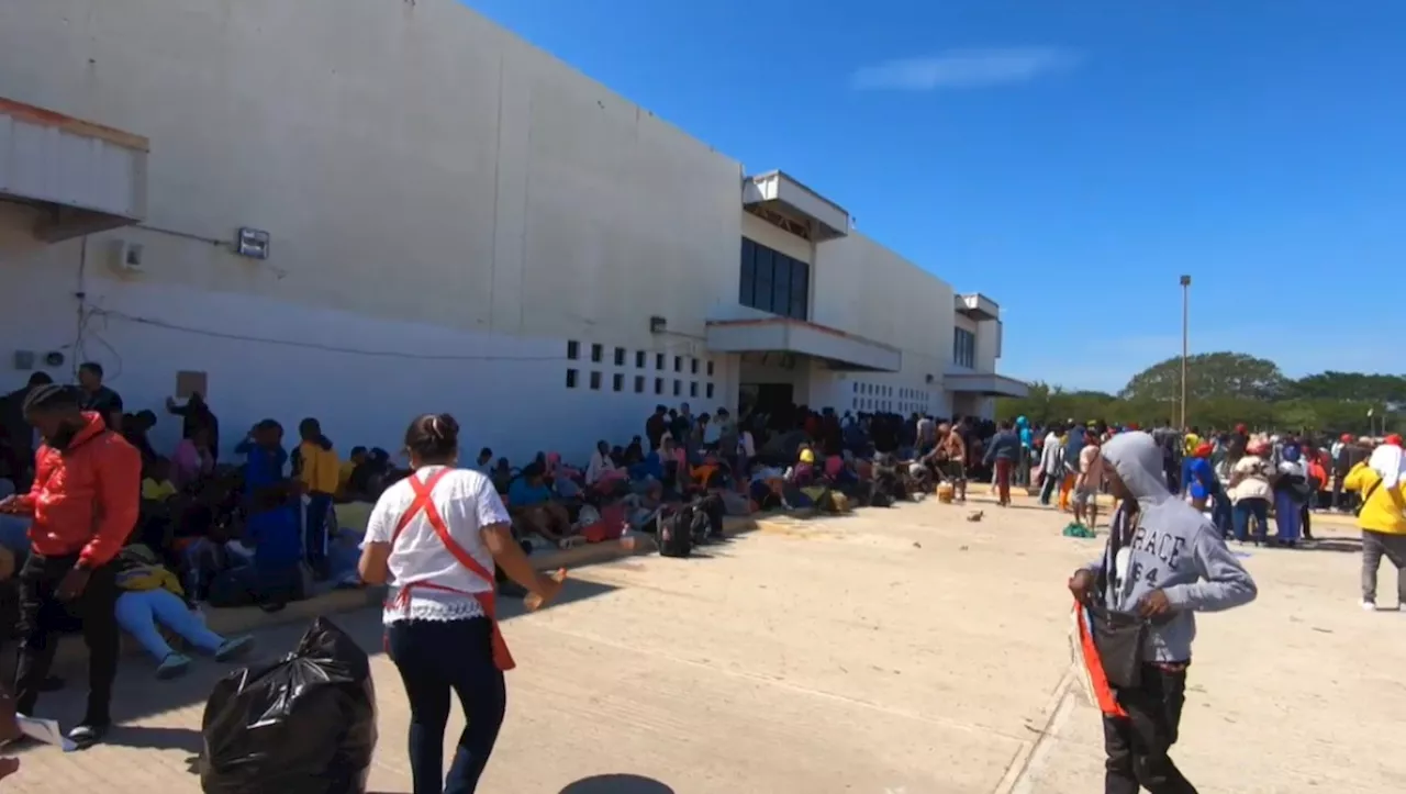 Cierre de centro migratorio en Oaxaca deja a más de 8 mil migrantes varados en Tehuantepec