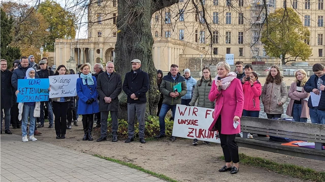 Schweriner Schüler protestieren gegen Lehrermangel