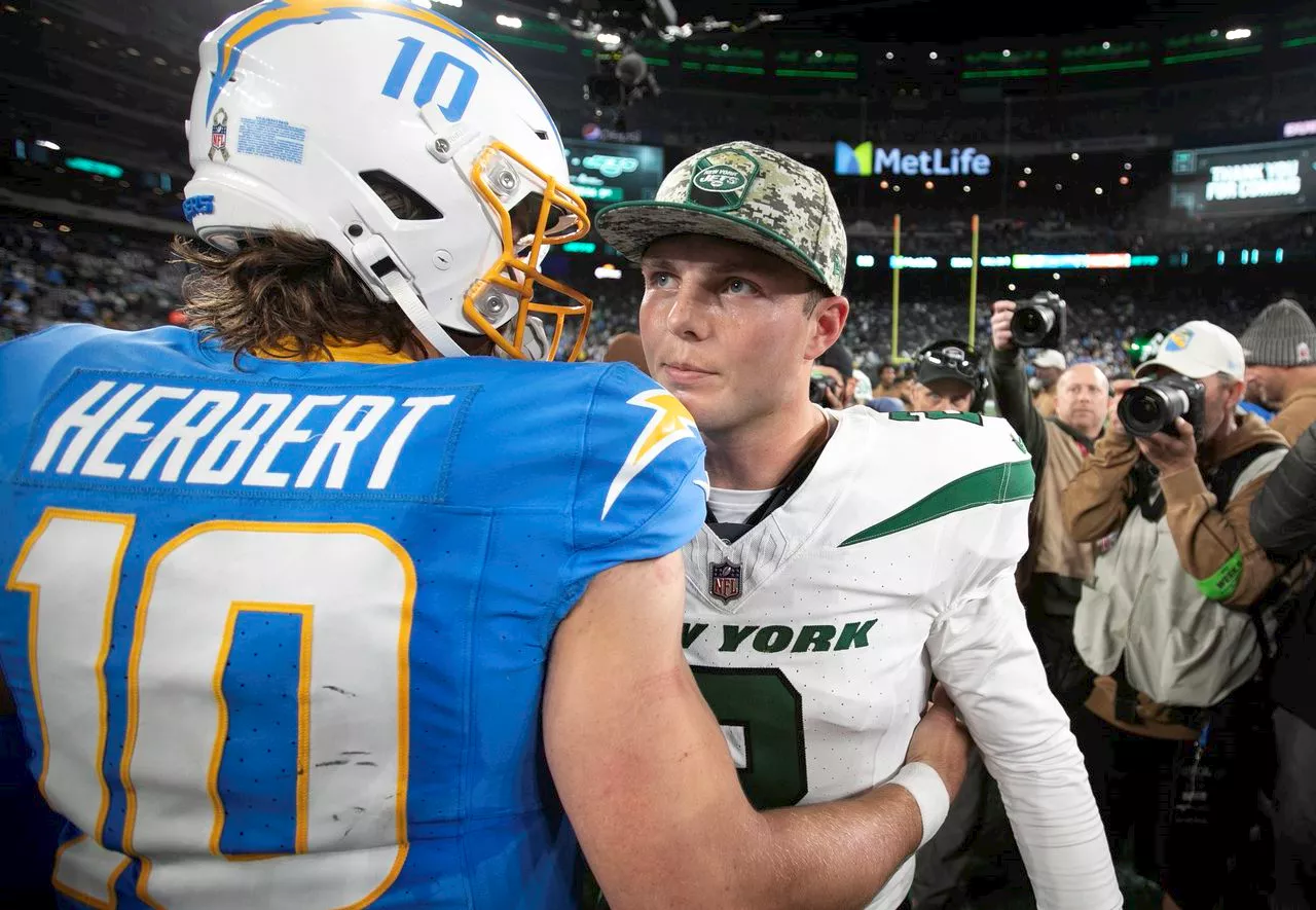 What Eli and Peyton Manning said as Jets, Zach Wilson unraveled vs. Chargers on MNF