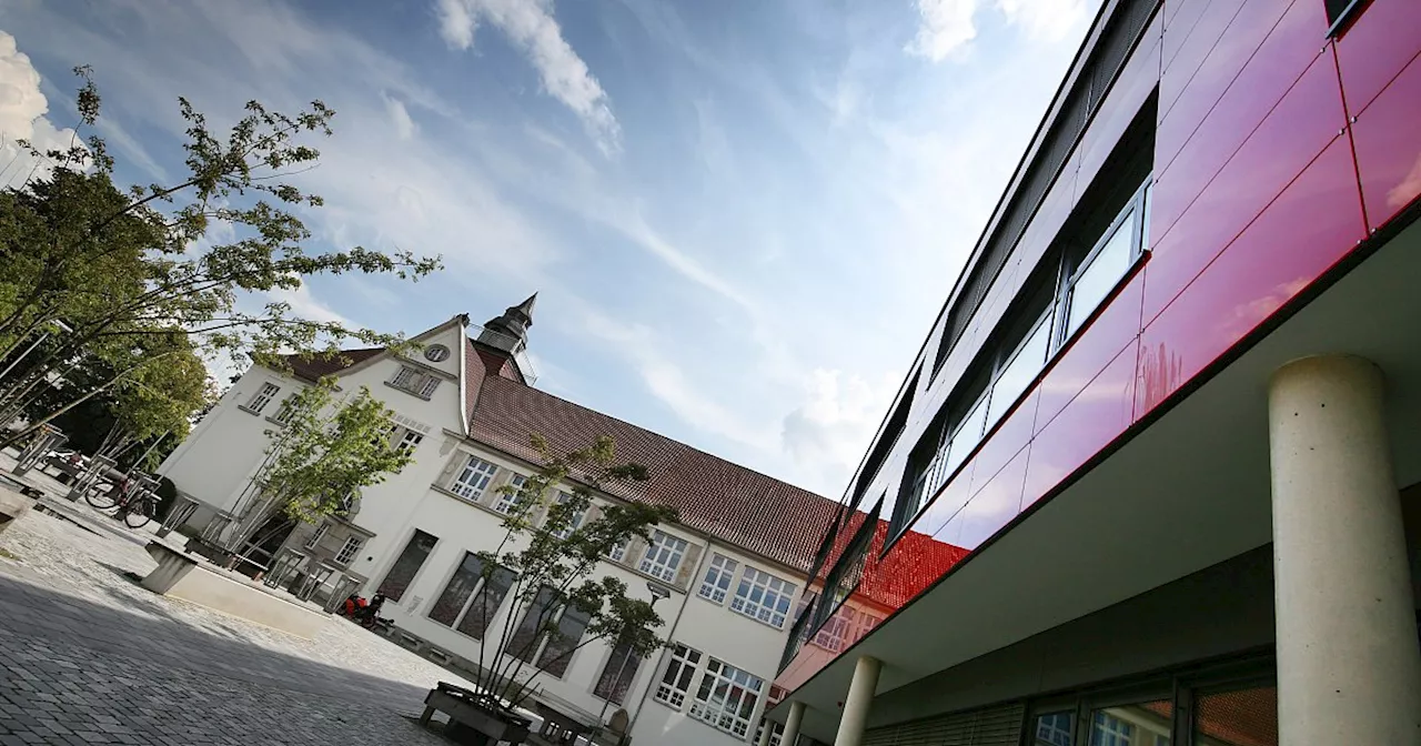 'Mehr zu Hause als in der Schule': Eltern beklagen hohen Unterrichtsausfall in Bünde