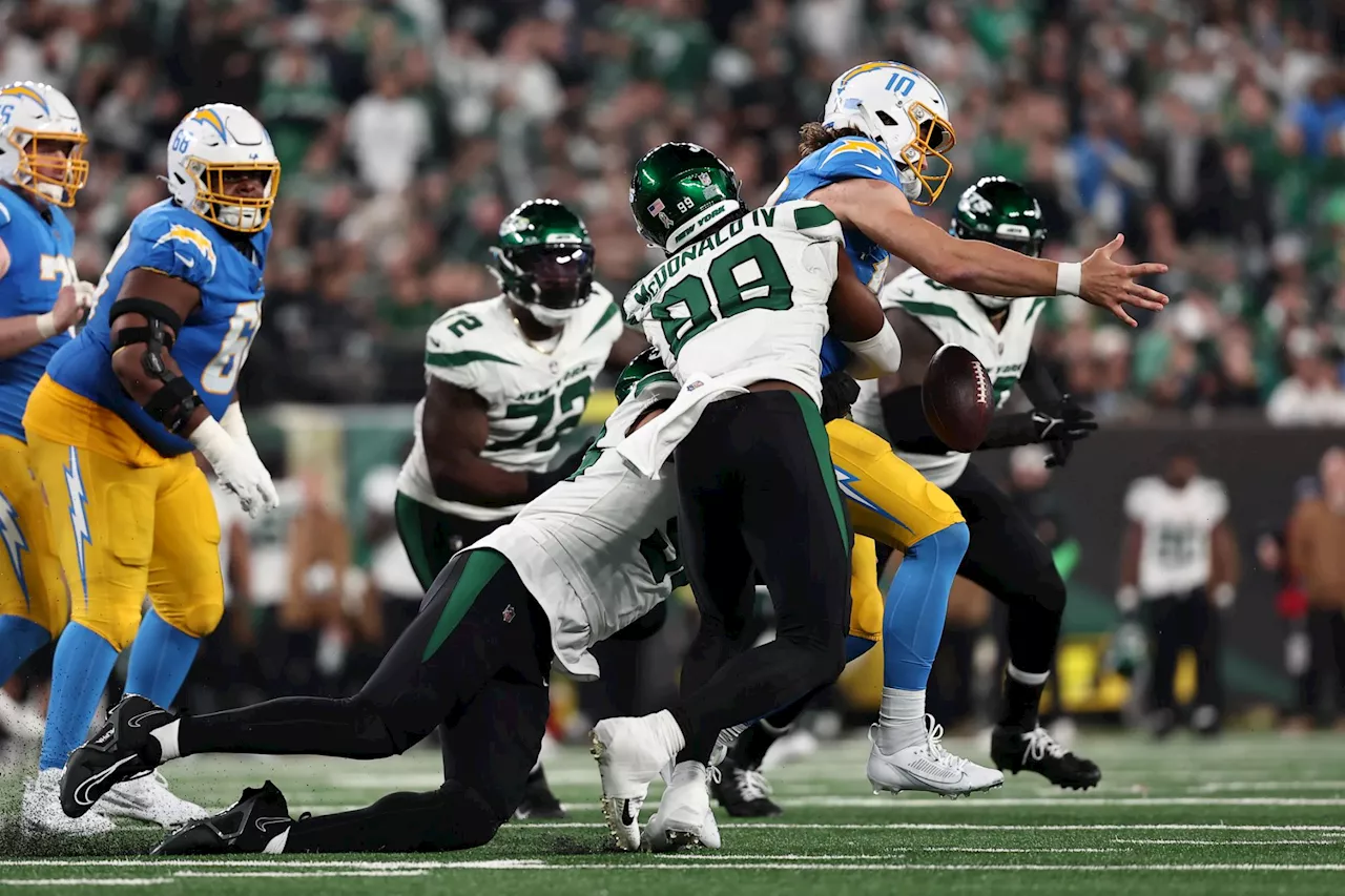 Effective Jets pass rush shines quieting Chargers offense