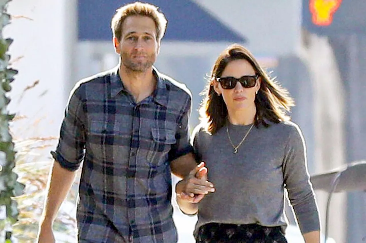 Jennifer Garner and Boyfriend John Miller Hold Hands on Walk in Los Angeles