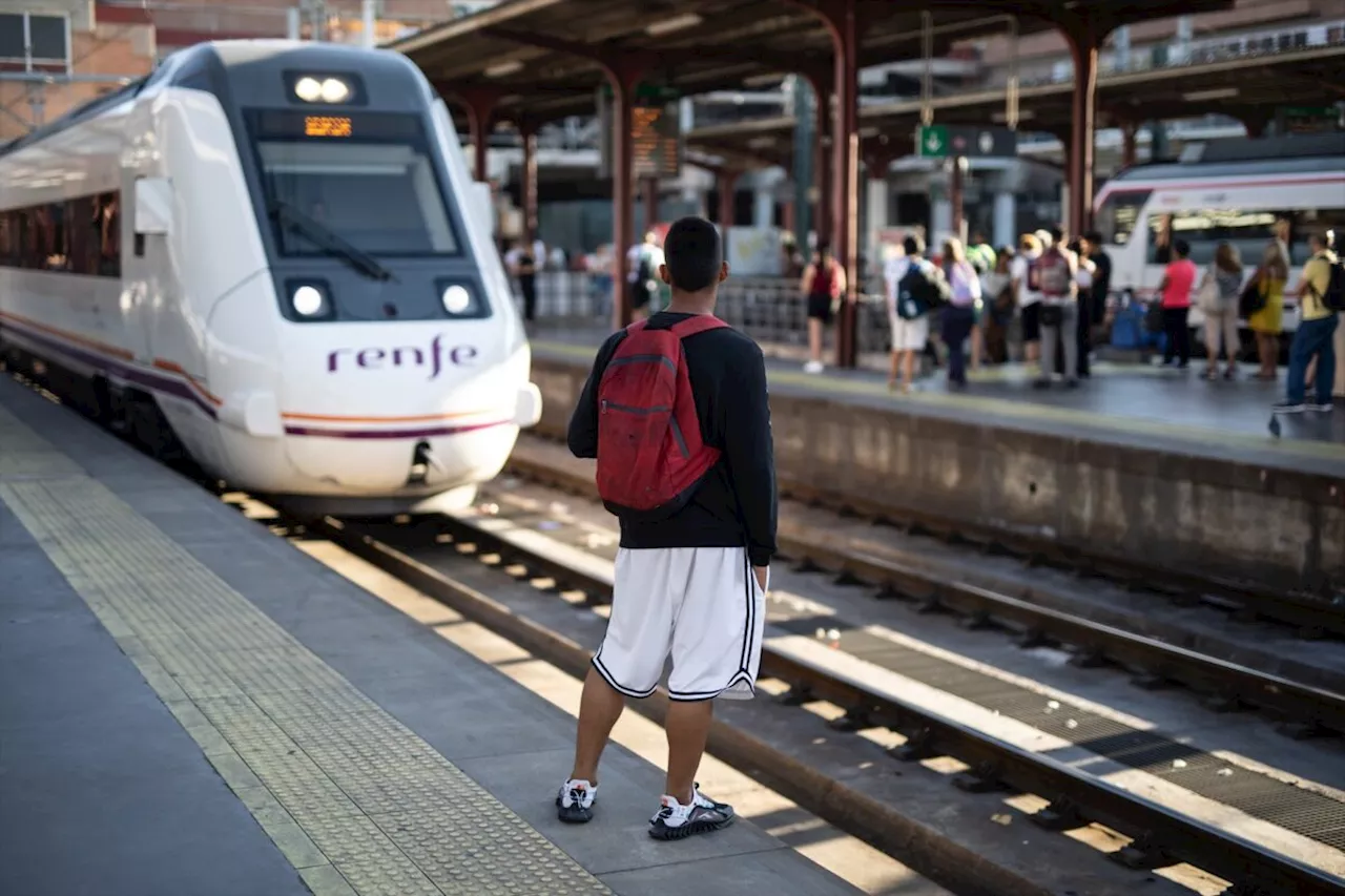 Los sindicatos de Renfe y Adif convocan cinco días de huelga por el traspaso de Rodalies