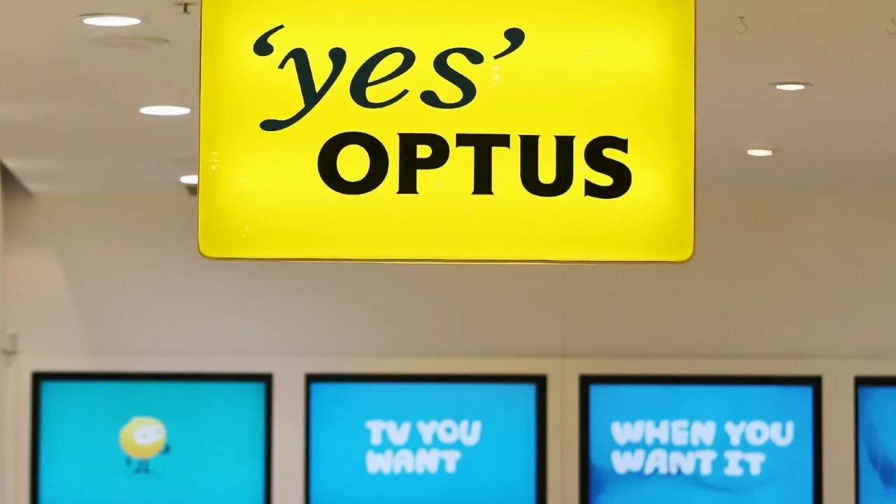 Home Affairs releases Optus outage statement after Metro Trains grind to a halt