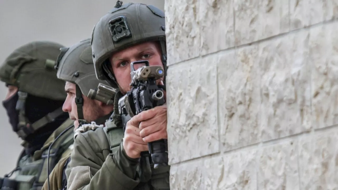 Israeli soldiers surround Hamas ‘mastermind’ in Gaza City