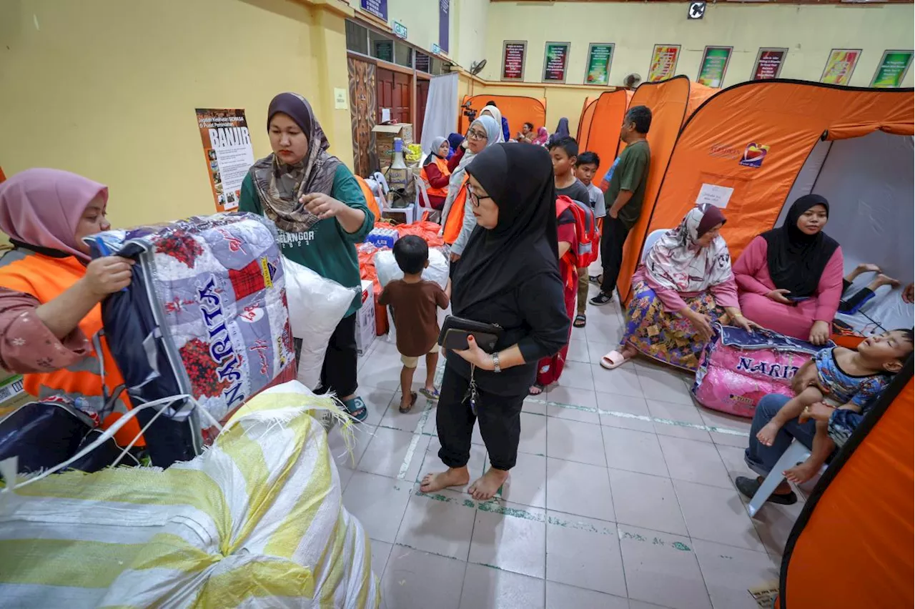 Floods: Number of evacuees in Perak, Selangor continues to rise