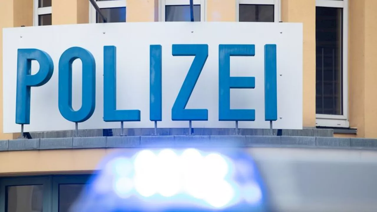 Landkreis Kelheim : Unbekannte sprengen Geldautomat: Polizei sucht nach Zeugen