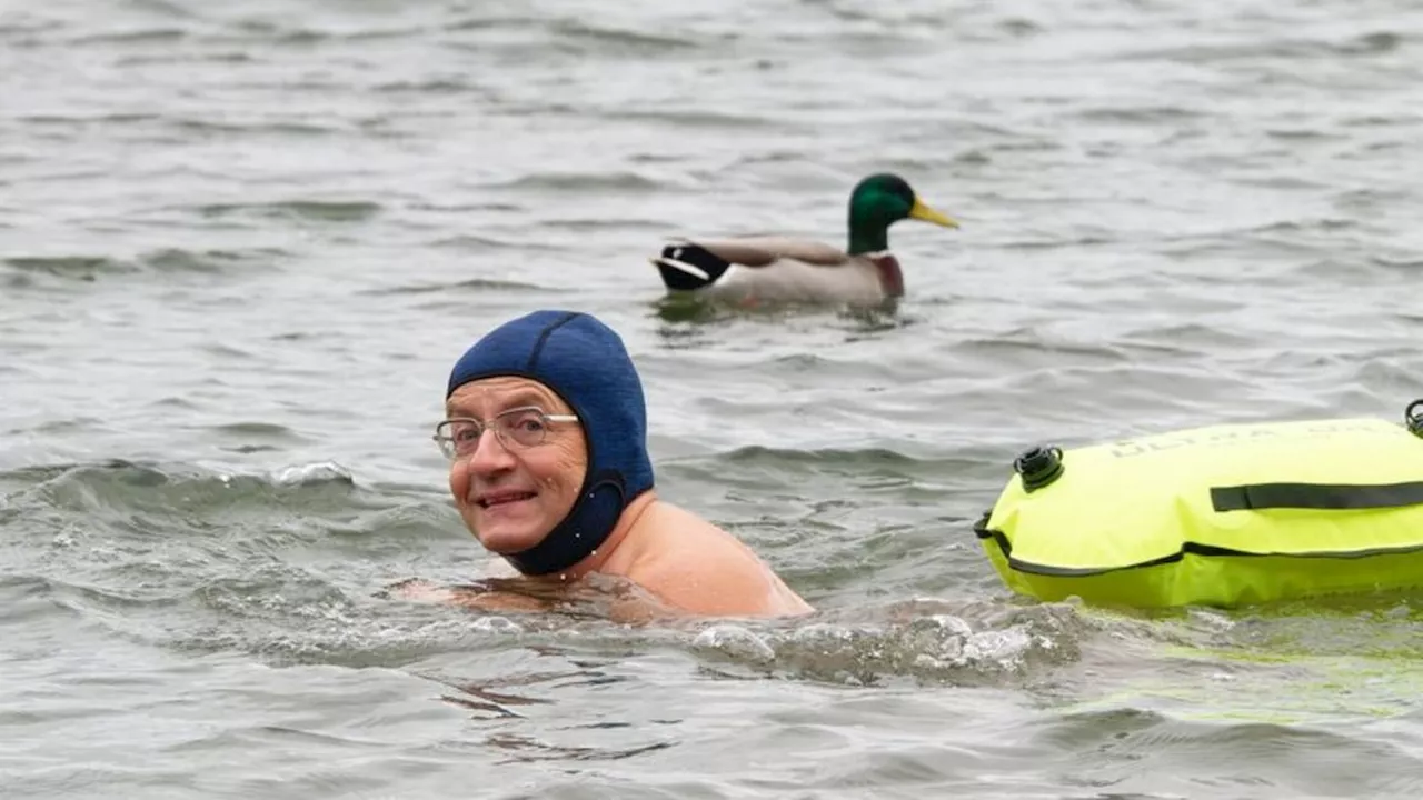 Leute: Boning badet: Das seltsame Treiben des Komikers Wigald B.