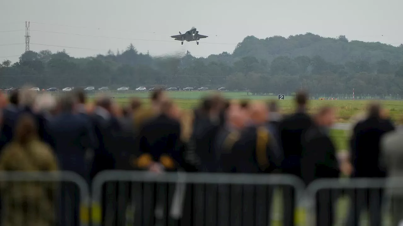 Regeringen afsætter flere penge til Forsvaret, så NATO-mål opfyldes