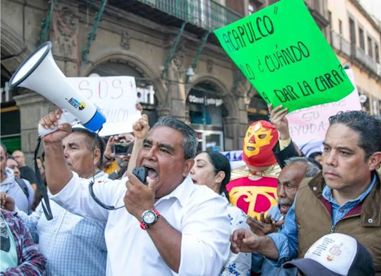 Caravana ‘Acuérdate de Acapulco’ instaló un campamento frente a Palacio Nacional